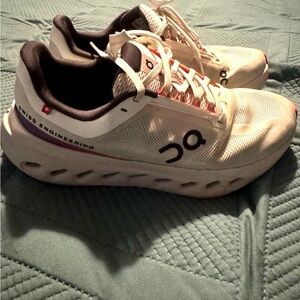 On Cloud Womens size 8